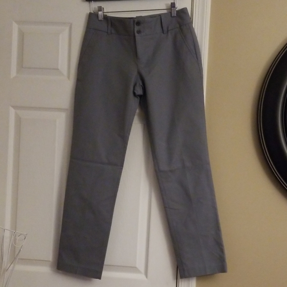 Calvin Klein Pants - 💕Calvin Klein Chelsea pants🌻